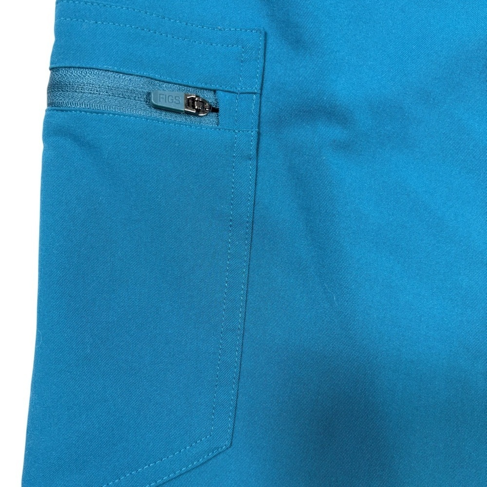 FIGS Women’s Zamora Jogger Scrub Pants in Pacific Blue |
Size XXL/P - Picture 5 of 10
